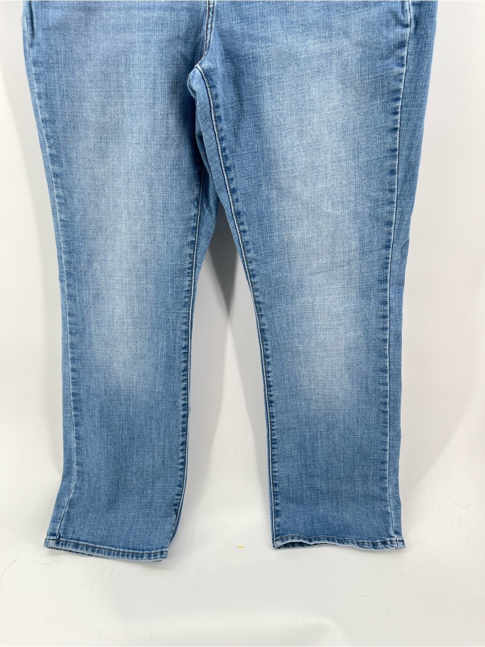 Levi’s Classic Bootcut Jeans Women’s Size 8 Medium Wash Stretch Denim 30” Inseam - Picture 11 of 11